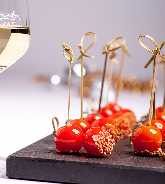 Brochettes de tomates, caramel et fleur de sel