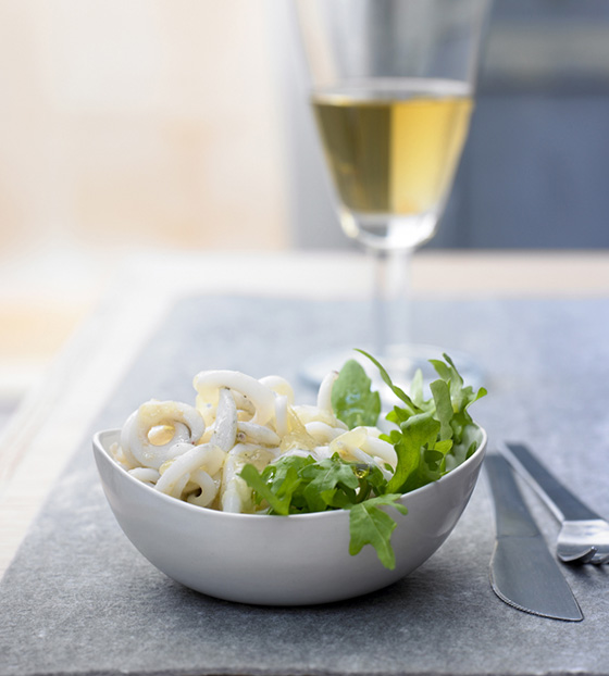 Tagliatelles d’encornet de Méditerranée, vinaigrette à l’encre de sèche